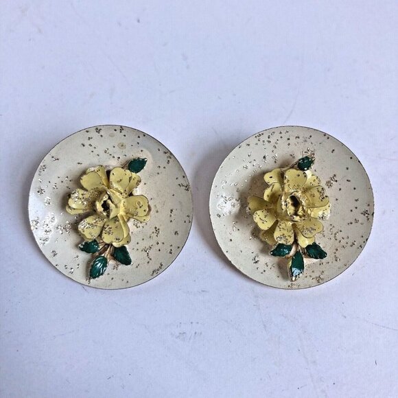 Vintage Yellow Flower Disc Earrings Clip On Gold Flecks Mid Century Retro Pin Up - Picture 2 of 6
